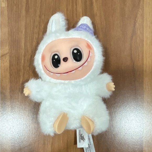 POP MART Other - POP MART White Furry Plush Monster Keychain